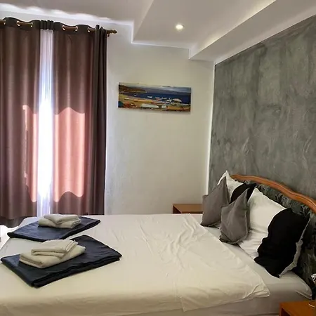 Bed and breakfast Doubleroom With Bathroom And Ac - 105