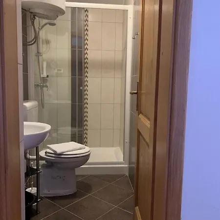 Bed and breakfast Doubleroom With Bathroom And Ac - 105 *
